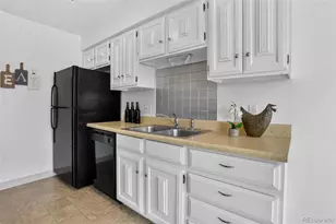 9964 Orangewood Dr, Denver, CO 80260 - Photo 7