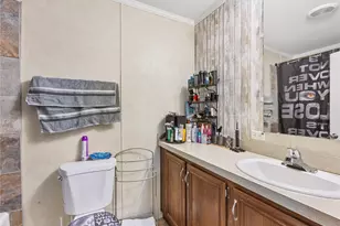 1666 Eisenhower Way, Aurora, CO 80011 - Photo 11