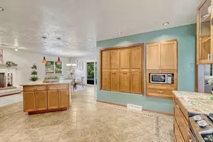 6904 E Villanova Pl, Denver, CO 80224 - Photo 11