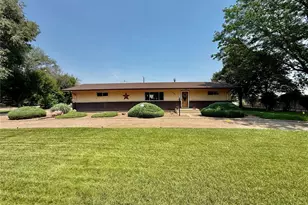 2209 Hillside Rd, Pueblo, CO 81006 - Photo 1