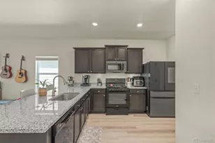 319 Walnut St, Bennett, CO 80102 - Photo 9