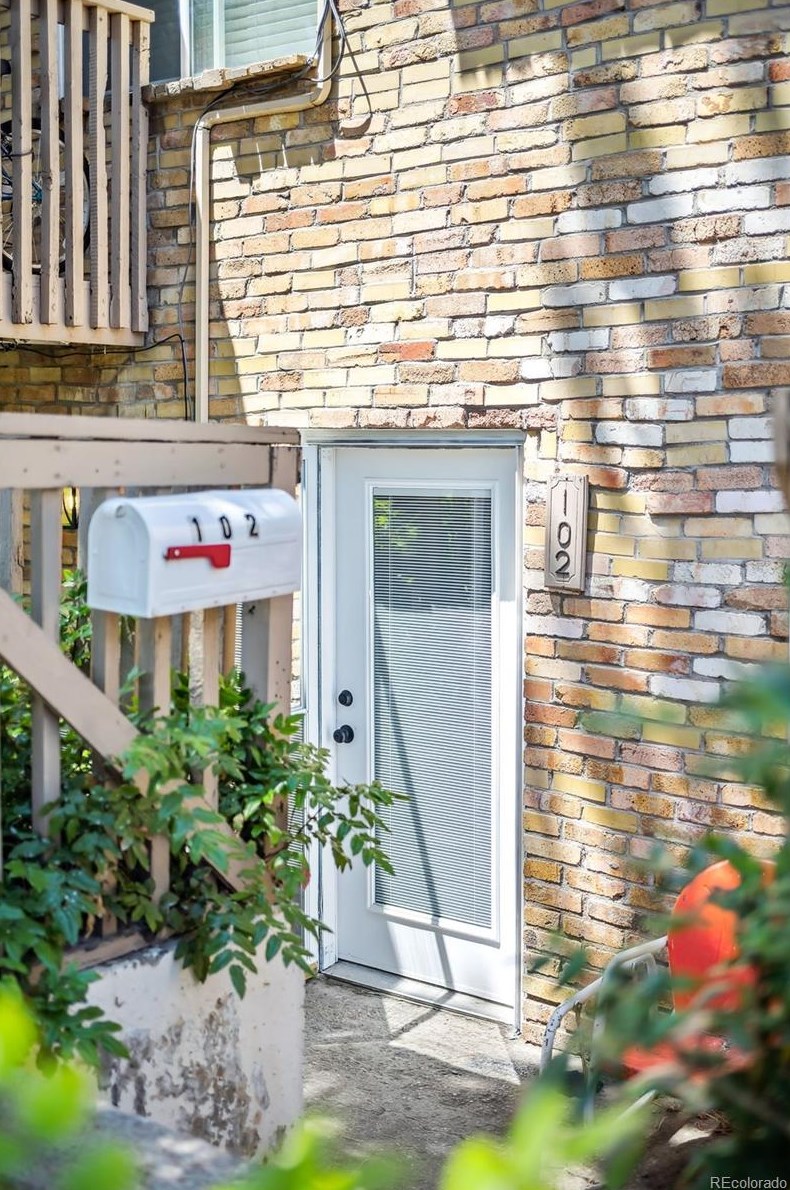 2190 Holly St, Denver CO  80222-5605 exterior