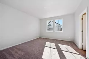 4709 N Valdai Ct, Aurora, CO 80019 - Photo 9