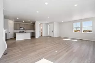 4709 N Valdai Ct, Aurora, CO 80019 - Photo 3