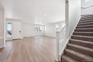 4709 N Valdai Ct, Aurora, CO 80019 - Photo 7