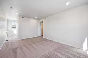 4709 N Valdai Ct, Aurora, CO 80019 - Photo 13