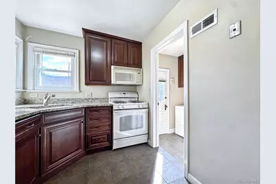 1050 E Bates Parkway, Englewood, CO 80113 - Photo 5