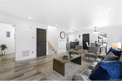 23461 E Saratoga Circle, Aurora, CO 80016 - Photo 7