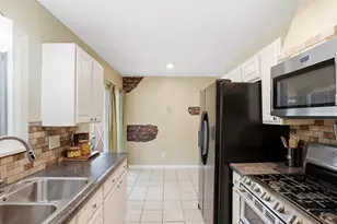 8158 Loretta Dr, Denver, CO 80221 - Photo 9