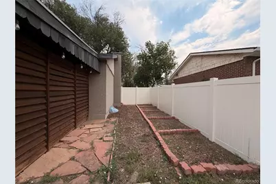 945 Dearborn Street, Aurora, CO 80011 - Photo 29