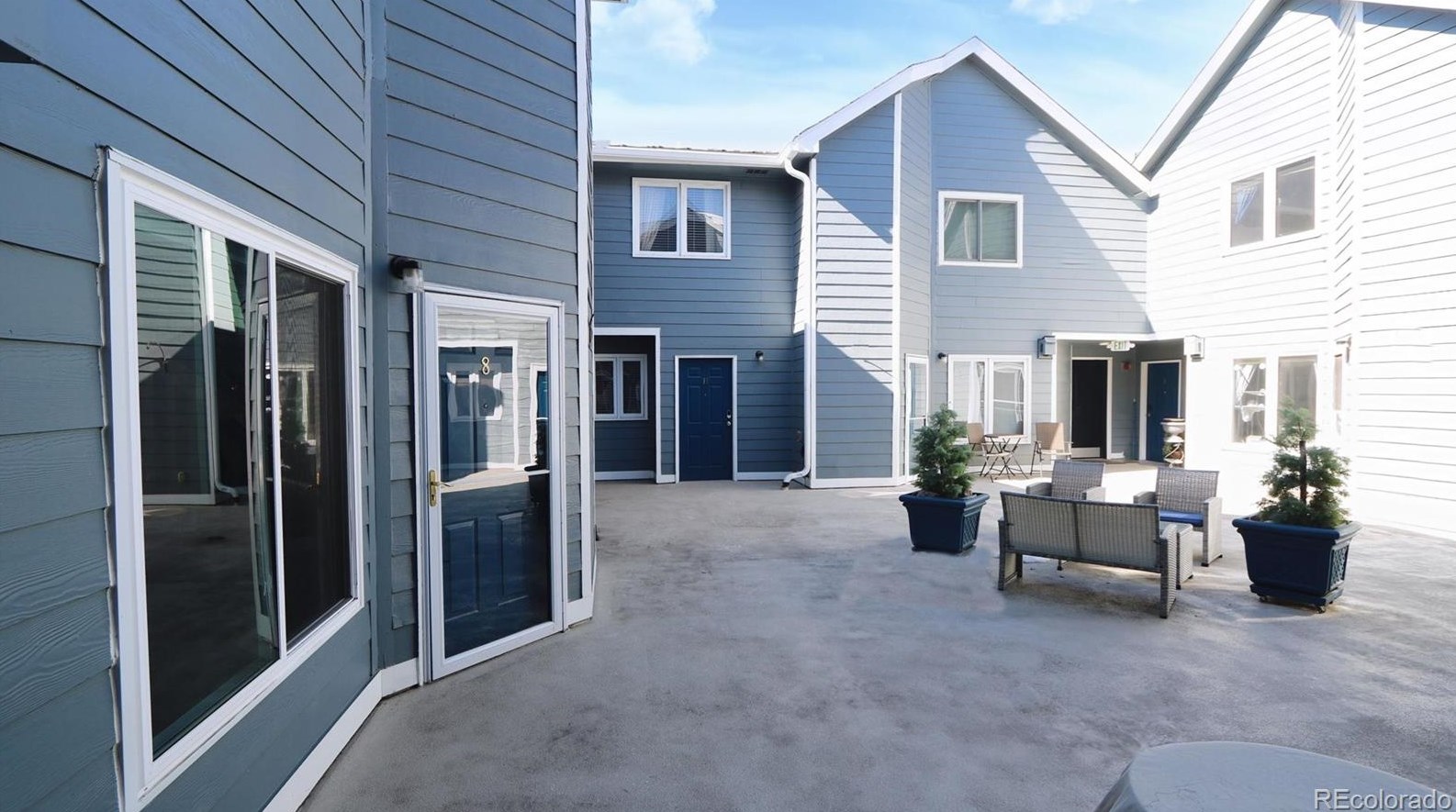 1330 Monaco Pkwy, Denver CO  80220-2843 exterior