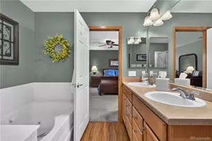 15895 Robins Dr, Denver, CO 80239 - Photo 19