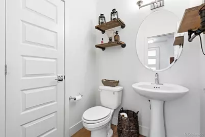 19585 E Sunset Circle, Aurora, CO 80015 - Photo 7