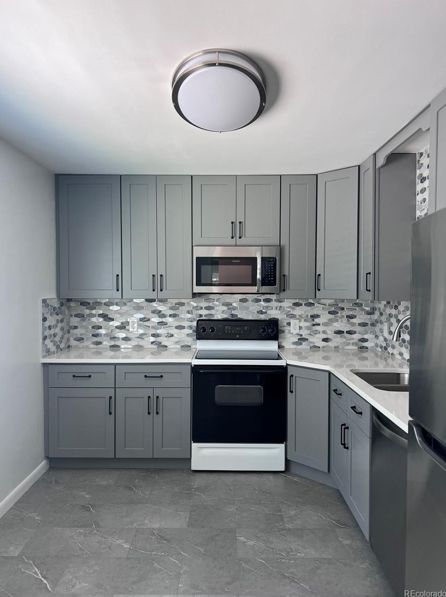 2052 Clarkson St, Denver CO  80205-5117 exterior