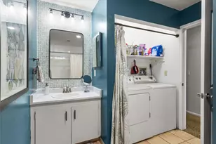 8910 Fox Dr, Denver, CO 80260 - Photo 7