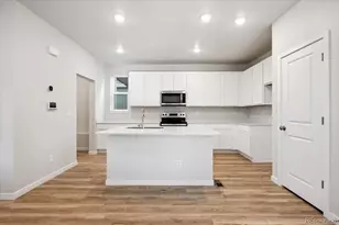 4719 N Valdai Ct, Aurora, CO 80019 - Photo 3