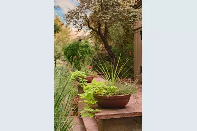 2057 Clermont Street, Denver, CO 80207 - Photo 7