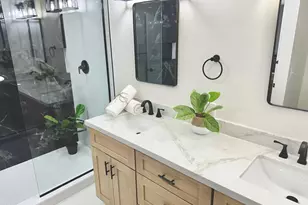 2675 Oneida St, Denver, CO 80207 - Photo 11