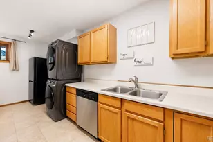 30575 Hilltop Dr, Evergreen, CO 80439 - Photo 17