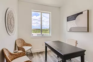 1203 S Algonquian St, Aurora, CO 80018 - Photo 5