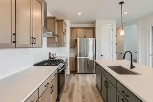 1203 S Algonquian St, Aurora, CO 80018 - Photo 3