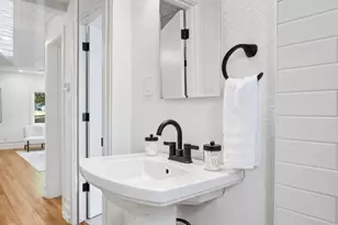 6005 S Sycamore St, Littleton, CO 80120 - Photo 19