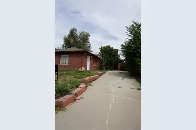 5209 E Thrill Place, Denver, CO 80207 - Photo 3