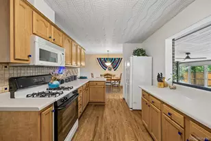 686 Elkhart St, Aurora, CO 80011 - Photo 9