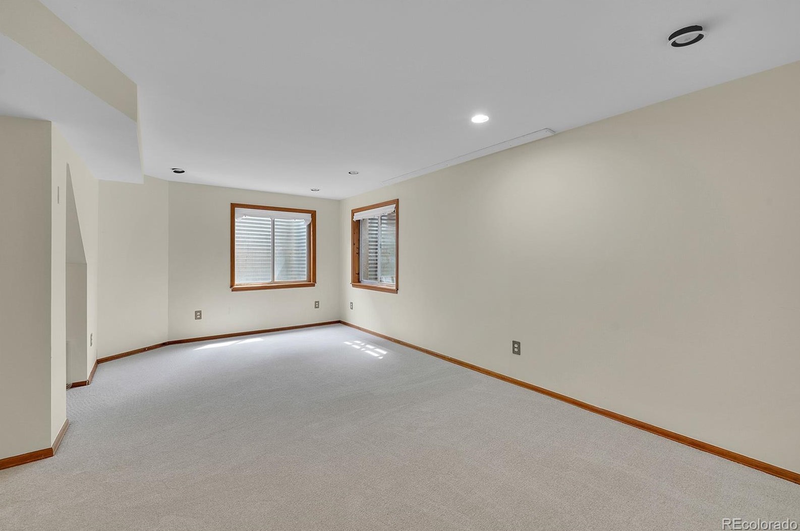 8910 Portland Ave, Littleton CO 80128-8011 exterior