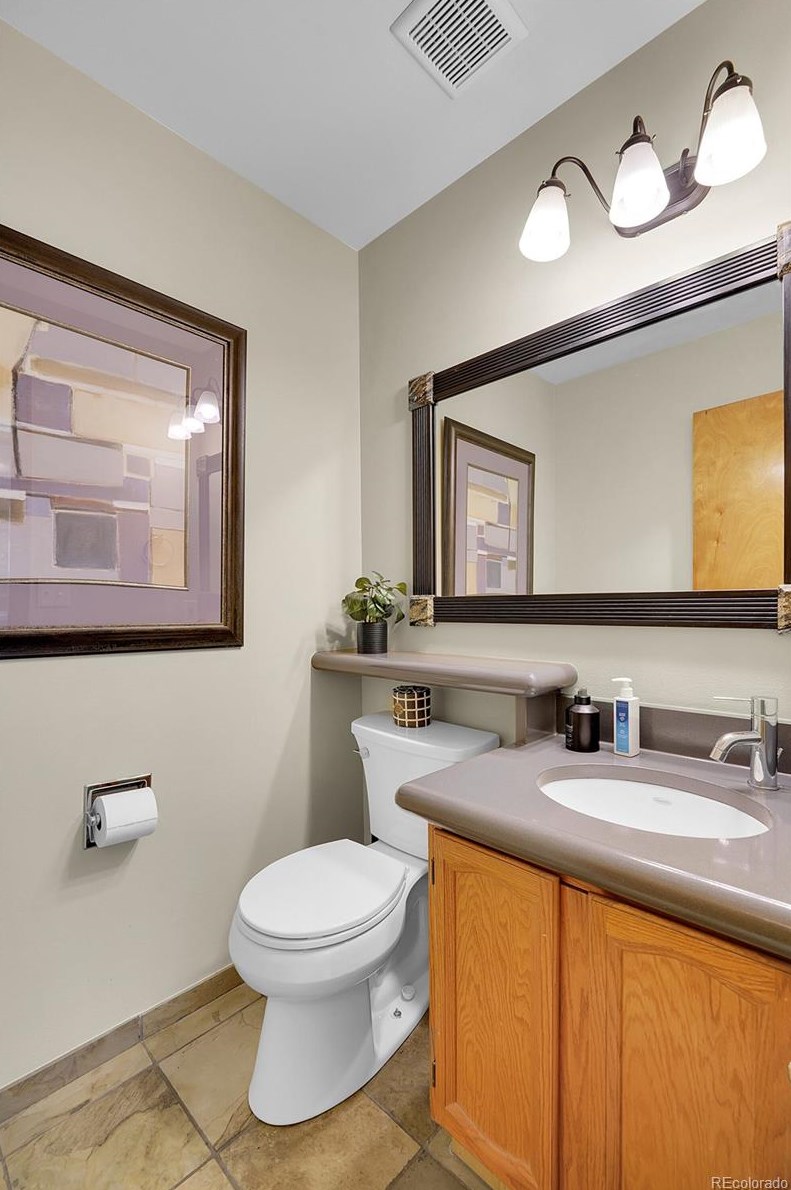 8910 Portland Ave, Littleton CO 80128-8011 exterior