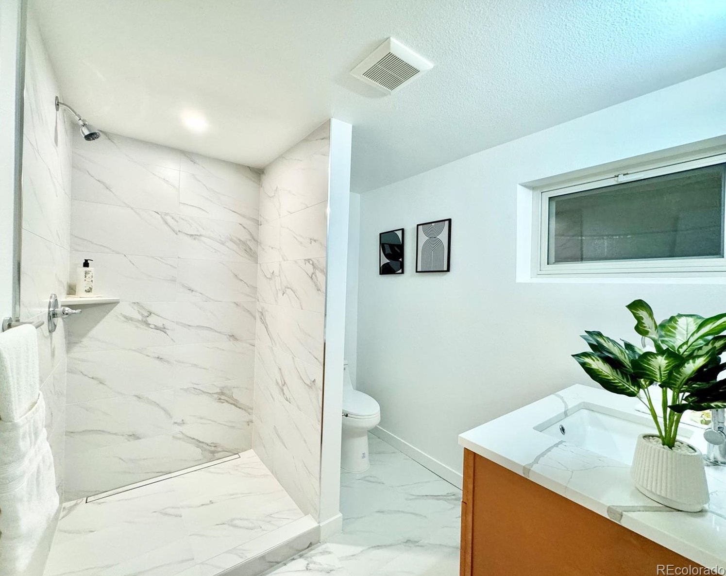 5591 Lehigh Ave, Denver CO  80237-1056 exterior