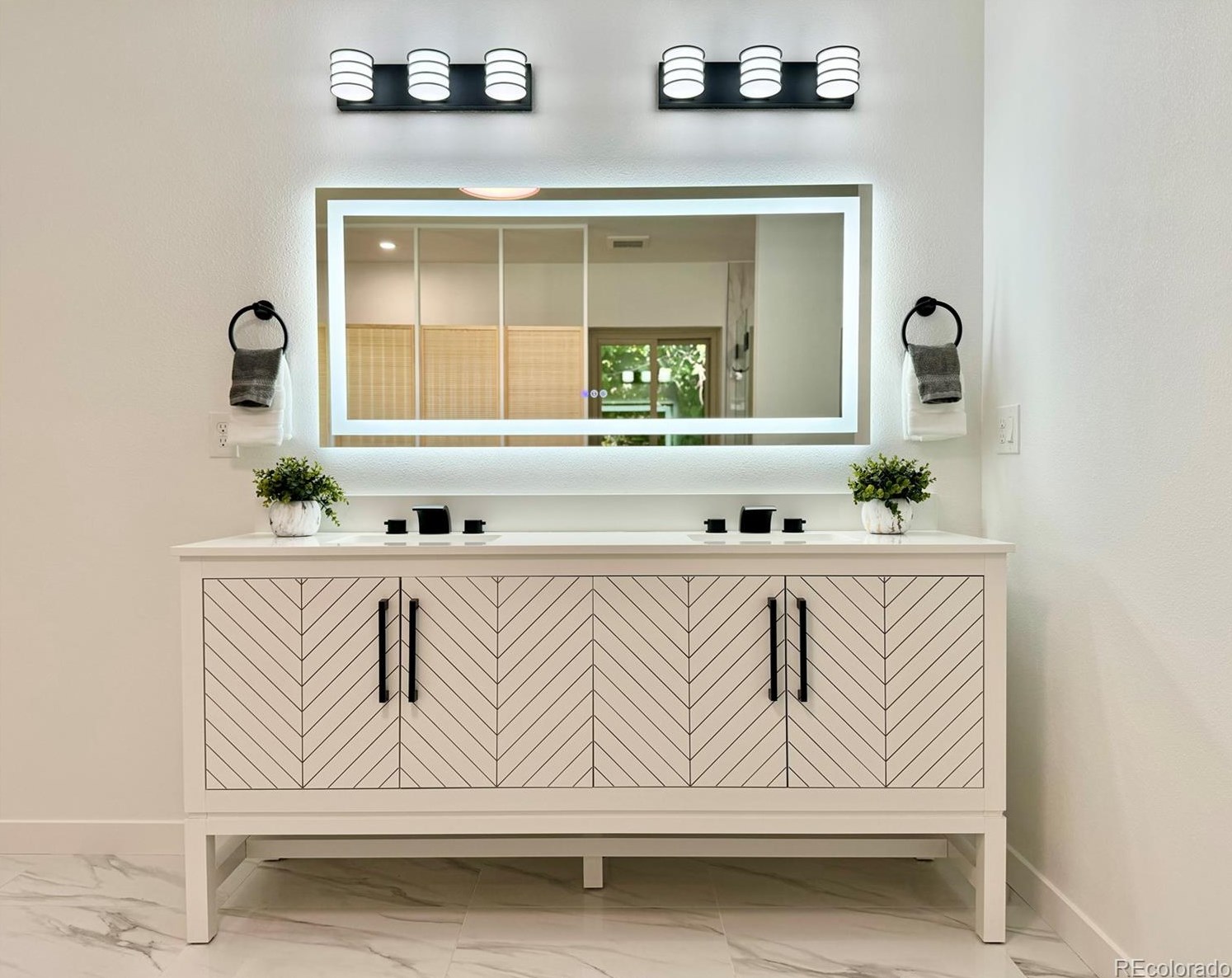 5591 Lehigh Ave, Denver CO  80237-1056 exterior