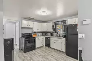 7510 Monaco St, Commerce City, CO 80022 - Photo 9
