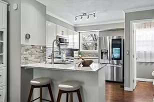 922 S Paris Ct, Aurora, CO 80012 - Photo 7