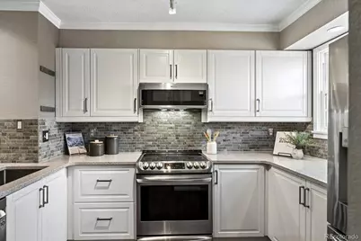 922 S Paris Court, Aurora, CO 80012 - Photo 5