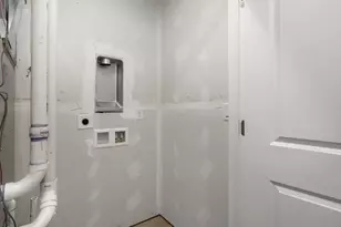 2060 S Holly St, Denver, CO 80222 - Photo 17