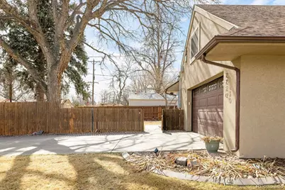 2250 N Monaco Parkway, Denver, CO 80207 - Photo 5