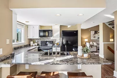 4915 S Flanders Court, Aurora, CO 80015 - Photo 9