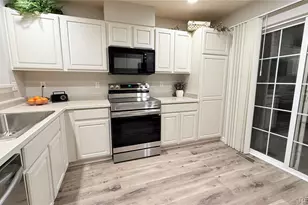 690 S Yarrow St, Lakewood, CO 80226 - Photo 3