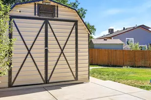 18870 E 16th Pl, Aurora, CO 80011 - Photo 39