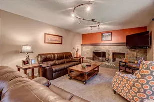 572 E Long Cir, Centennial, CO 80122 - Photo 17
