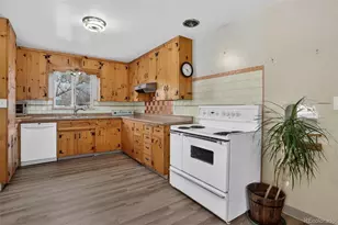 1095 Kramer Ct, Aurora, CO 80010 - Photo 7