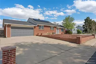 1960 Oakland St, Aurora, CO 80010 - Photo 1
