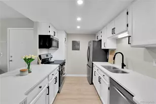 906 S Walden St, Aurora, CO 80017 - Photo 9