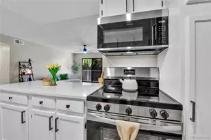 906 S Walden St, Aurora, CO 80017 - Photo 11