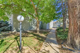 906 S Walden St, Aurora, CO 80017 - Photo 27