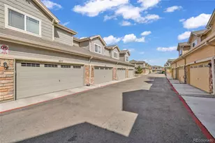 1877 S Buchanan Cir, Aurora, CO 80018 - Photo 23