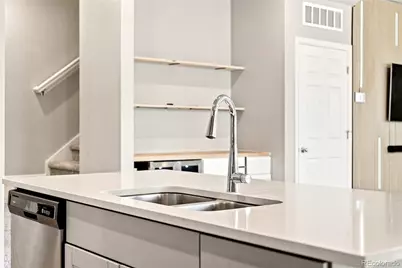 18292 E Kansas Place, Aurora, CO 80017 - Photo 17