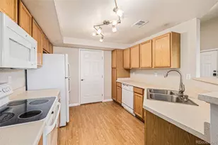 5726 N Genoa Way, Aurora, CO 80019 - Photo 15