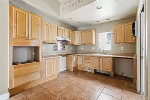 5596 S Sycamore St, Littleton, CO 80120 - Photo 9